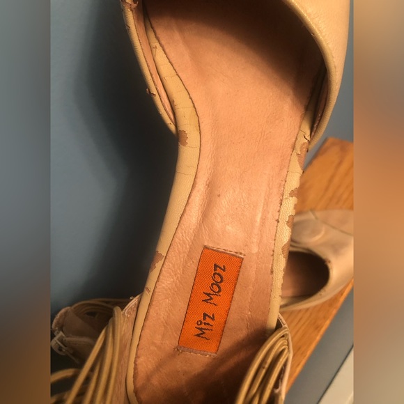 Miz Mooz low heel, nude colour, elastic straps with cute button on toe - Picture 4 of 8